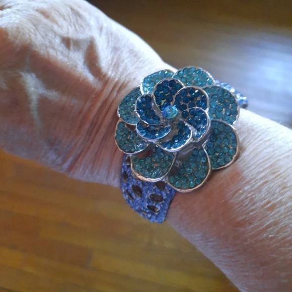 Fashion BLING Cuffs - Picture 8 of 10